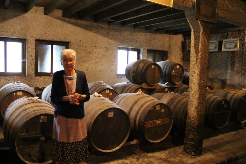 Dans les chais du Domaine de Paguy avec Paulette Darzacq